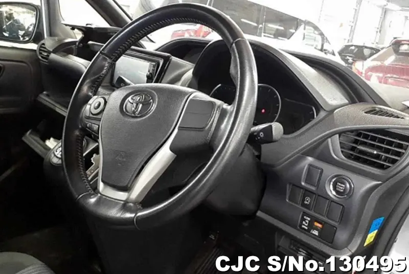 2015 Toyota / Voxy Stock No. 130495