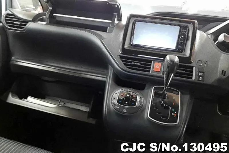 2015 Toyota / Voxy Stock No. 130495