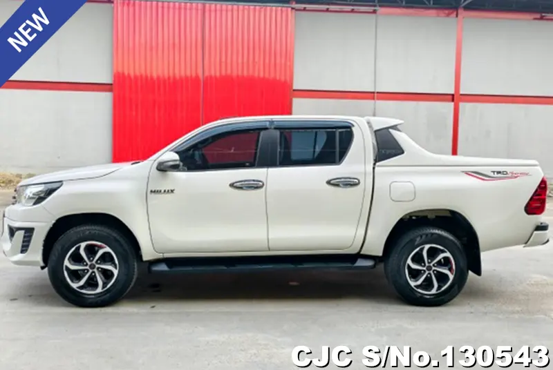 2016 Toyota / Hilux / Revo Stock No. 130543