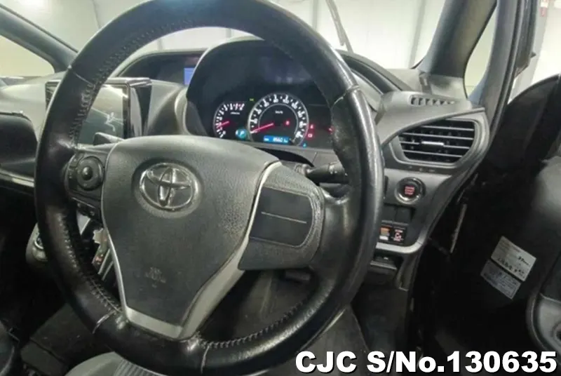 2015 Toyota / Voxy Stock No. 130635