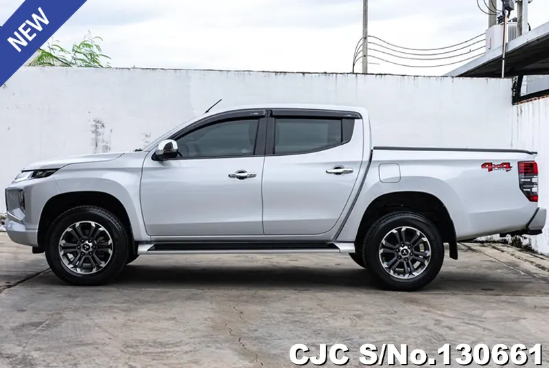 Mitsubishi Triton in White for Sale Image 7