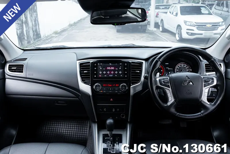 Mitsubishi Triton in White for Sale Image 8