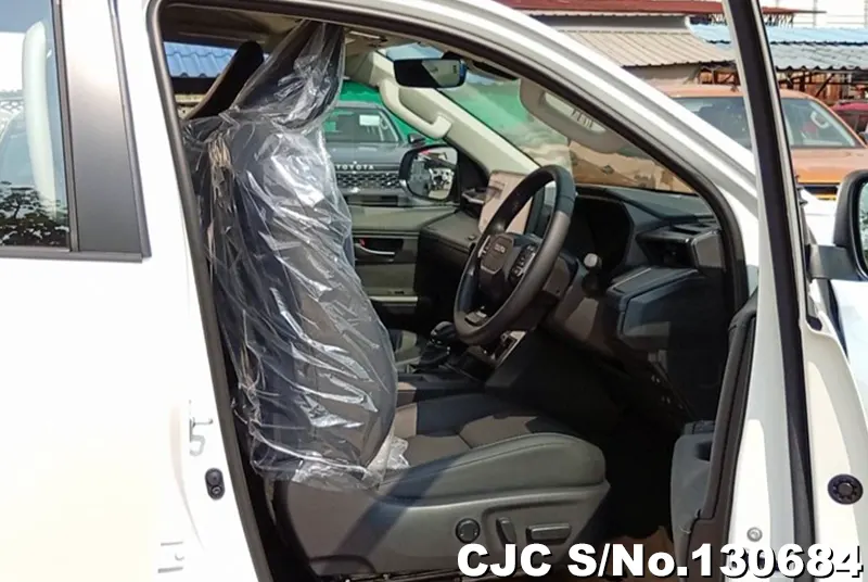 Toyota Hilux in White for Sale Image 7