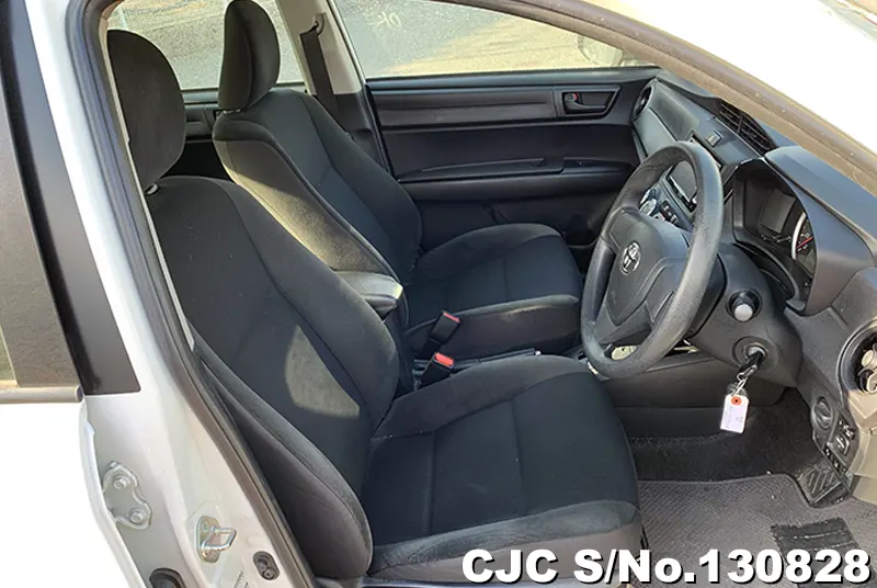 Toyota Corolla Axio in White for Sale Image 9