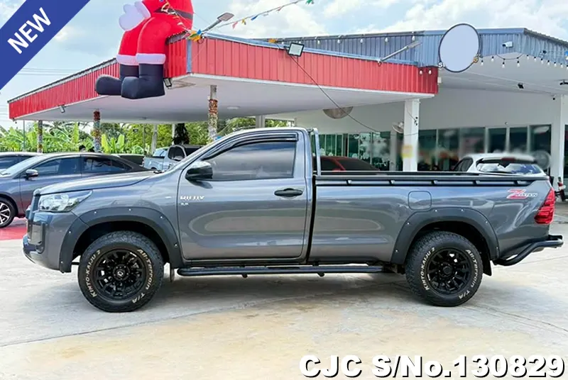Toyota Hilux in Gray for Sale Image 6