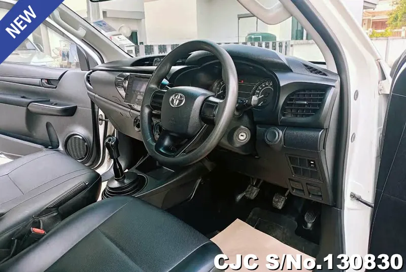 Toyota Hilux in White for Sale Image 9