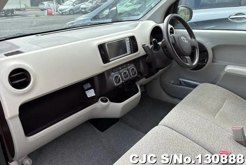 2010 Toyota / Passo Stock No. 130888