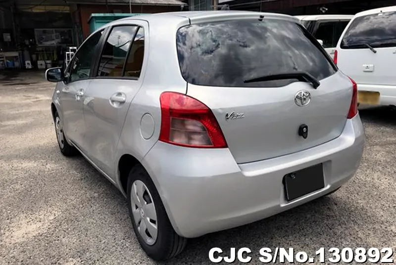 2005 Toyota / Vitz Stock No. 130892