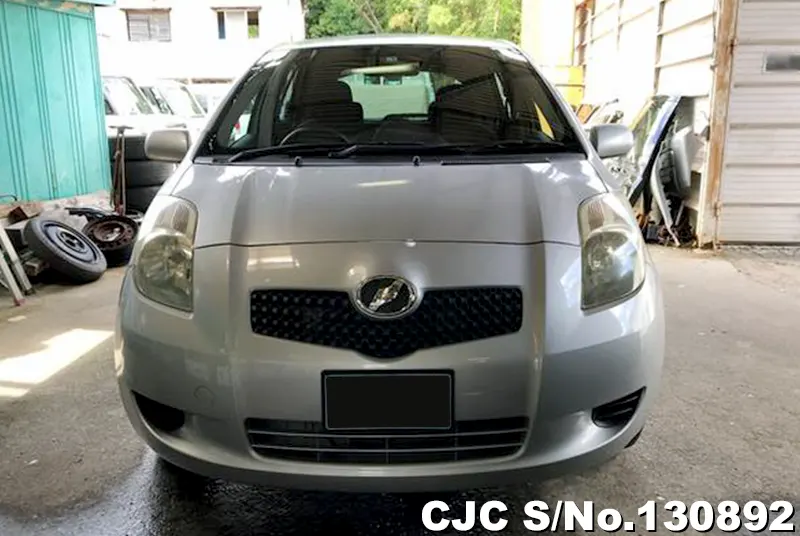 2005 Toyota / Vitz Stock No. 130892