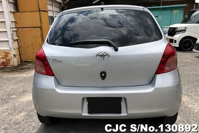 2005 Toyota / Vitz Stock No. 130892