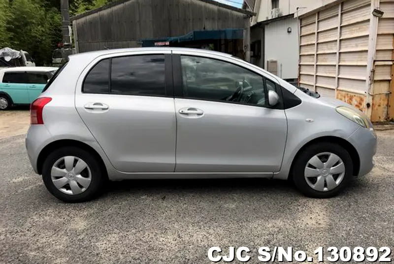 2005 Toyota / Vitz Stock No. 130892