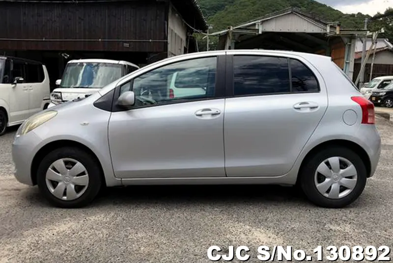 2005 Toyota / Vitz Stock No. 130892