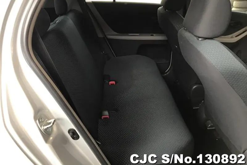 2005 Toyota / Vitz Stock No. 130892