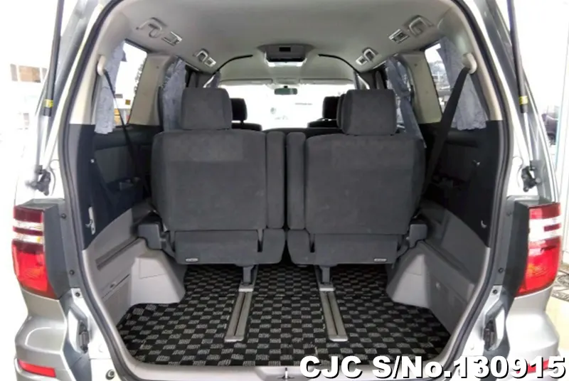 2005 Toyota / Alphard Stock No. 130915