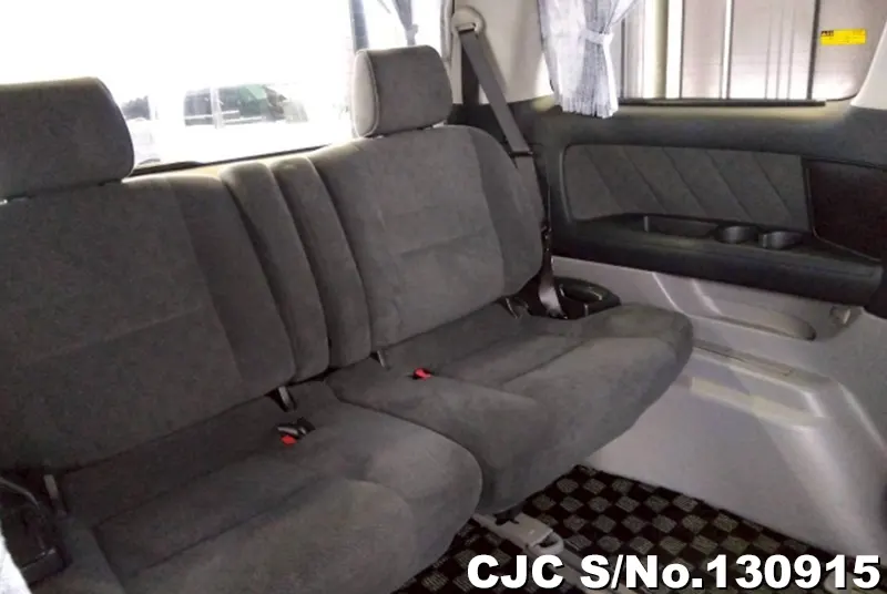 2005 Toyota / Alphard Stock No. 130915