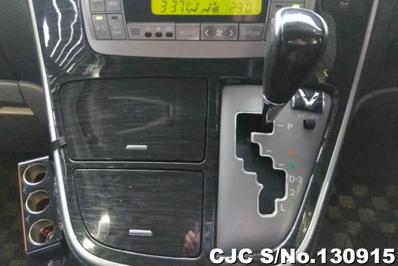 2005 Toyota / Alphard Stock No. 130915