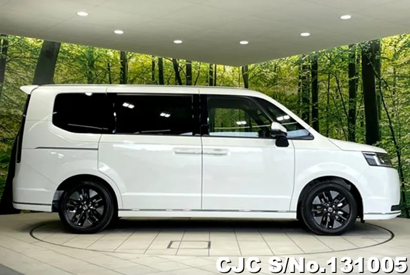 2025 Honda / Step Wagon Stock No. 131005