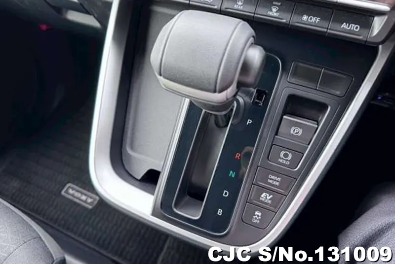 2025 Toyota / Voxy Stock No. 131009