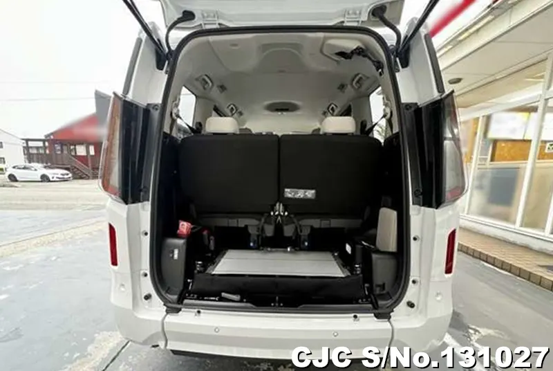 2025 Nissan / Serena Stock No. 131027