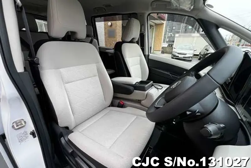 2025 Nissan / Serena Stock No. 131027