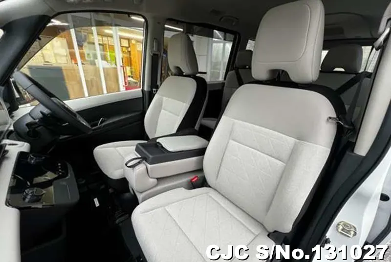 2025 Nissan / Serena Stock No. 131027