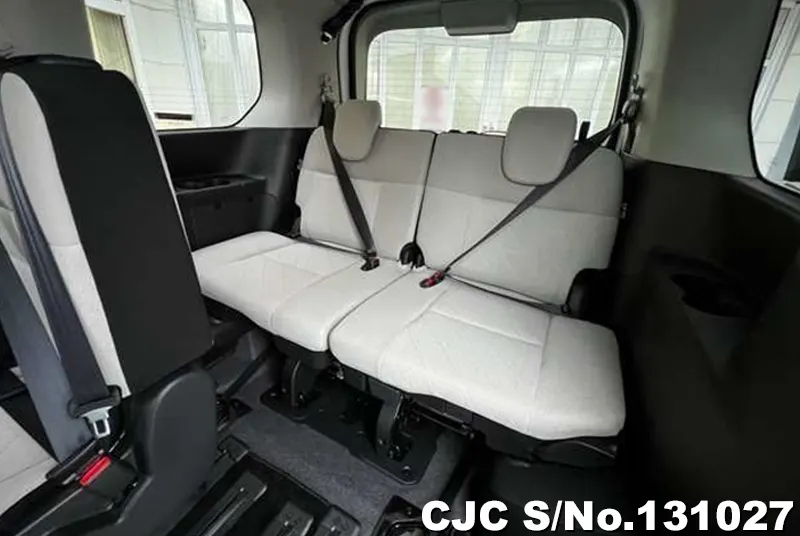 2025 Nissan / Serena Stock No. 131027