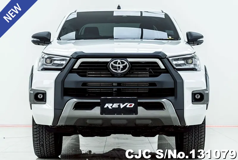 Toyota Hilux in White for Sale Image 2