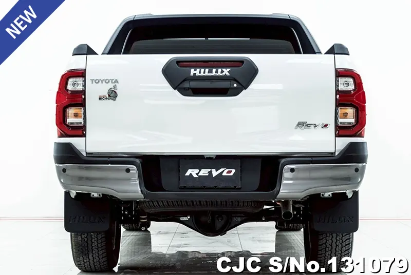 Toyota Hilux in White for Sale Image 3