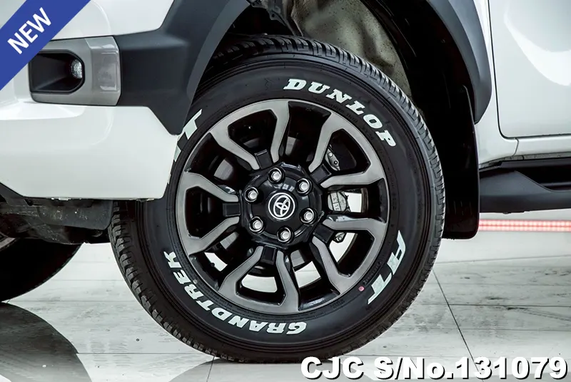 Toyota Hilux in White for Sale Image 11
