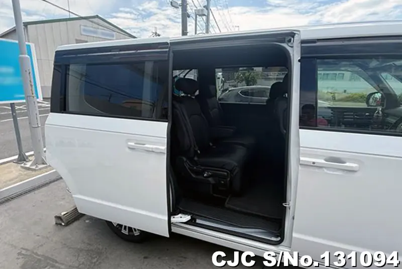 2025 Honda / Step Wagon Stock No. 131094