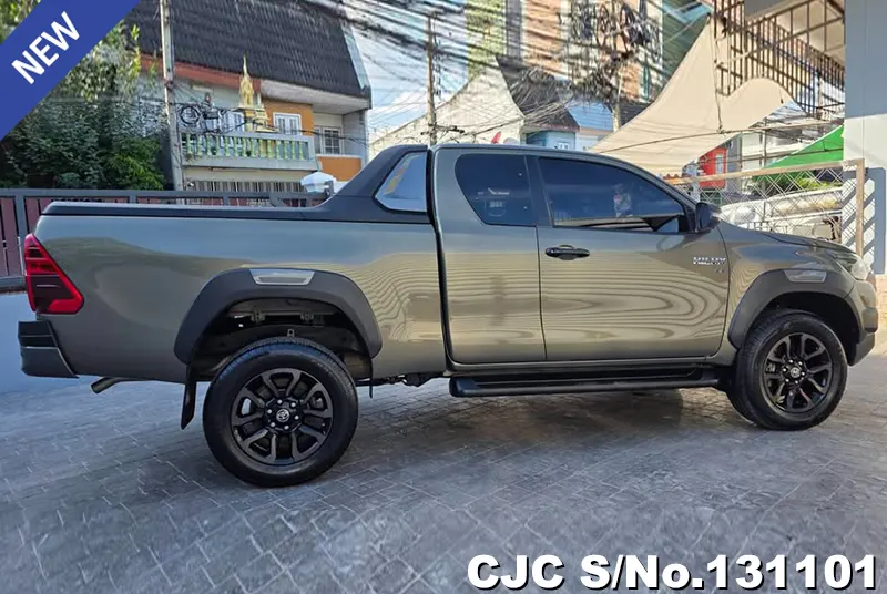 Toyota Hilux in Oxide Bronze Metallic for Sale Image 3