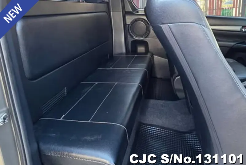 Toyota Hilux in Oxide Bronze Metallic for Sale Image 8