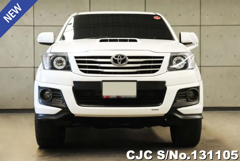 Toyota Hilux in White for Sale Image 2