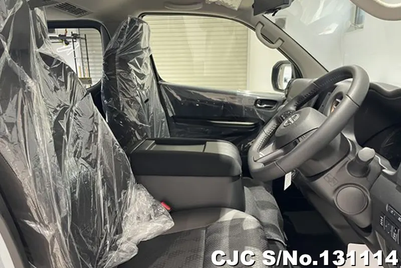 2025 Nissan / Caravan Stock No. 131114