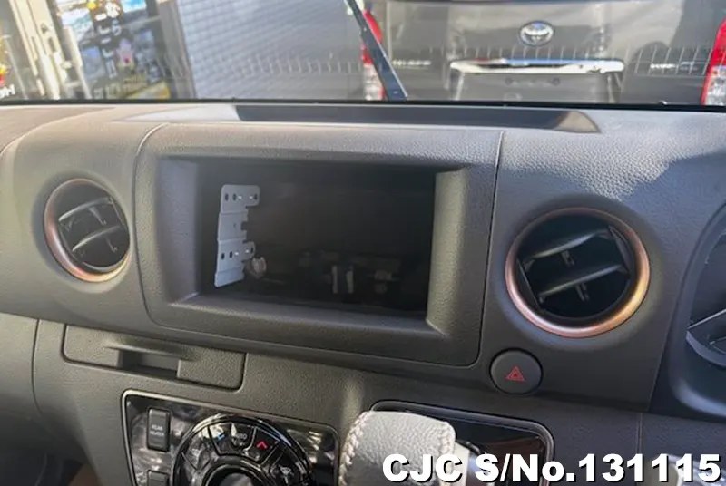 2025 Nissan / Caravan Stock No. 131115