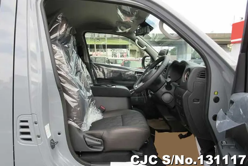 2025 Nissan / Caravan Stock No. 131117