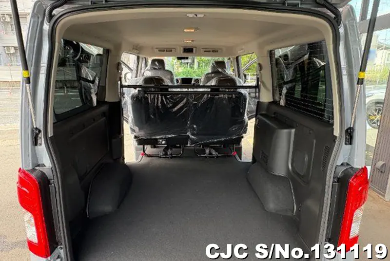 2025 Nissan / Caravan Stock No. 131119