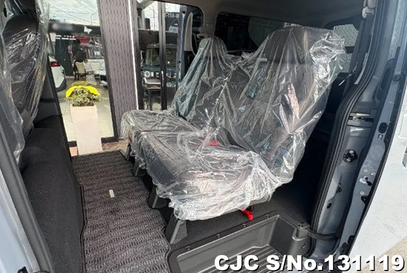 2025 Nissan / Caravan Stock No. 131119