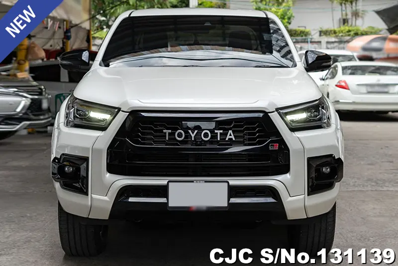 Toyota Hilux in White for Sale Image 4