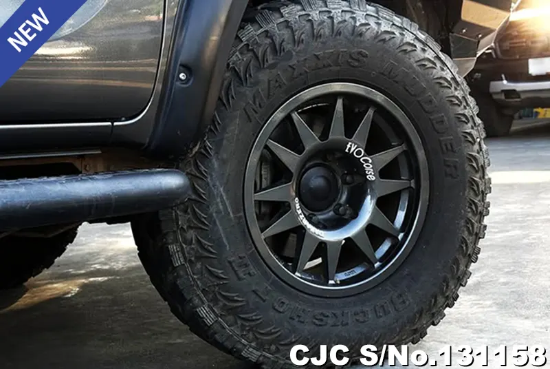 Toyota Hilux in Gray for Sale Image 12