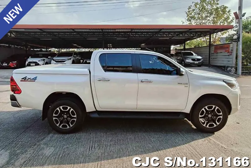 Toyota Hilux in White for Sale Image 3