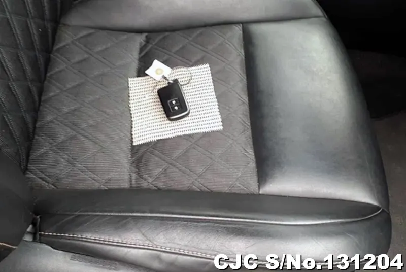 2015 Toyota / Harrier Stock No. 131204