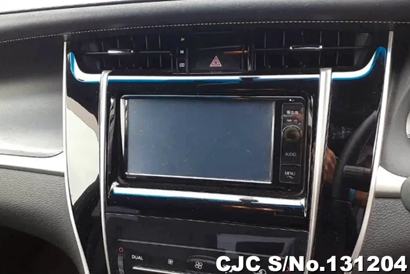 2015 Toyota / Harrier Stock No. 131204