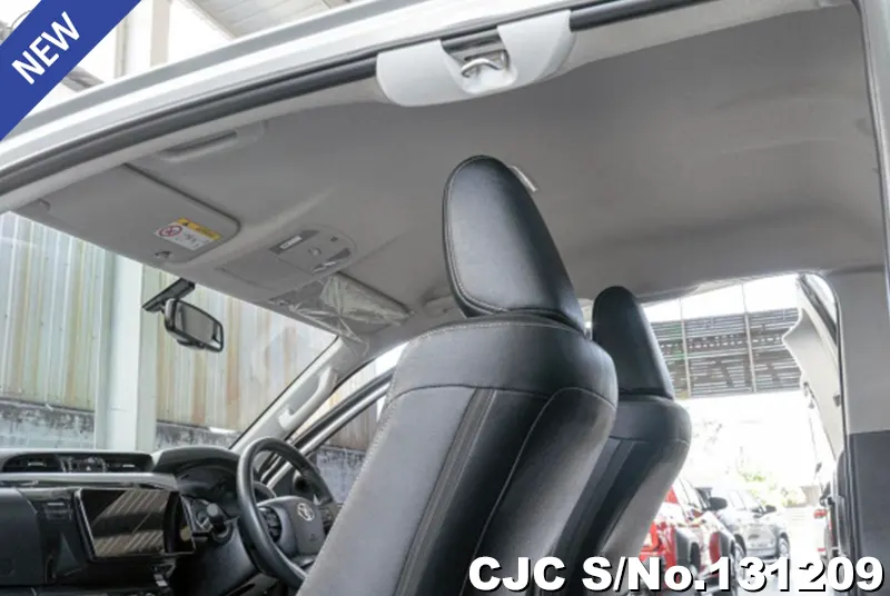 Toyota Hilux in Silver for Sale Image 7