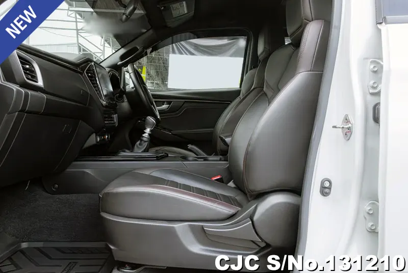 Isuzu D-Max in White for Sale Image 9