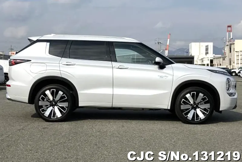 2025 Mitsubishi / Outlander Stock No. 131219