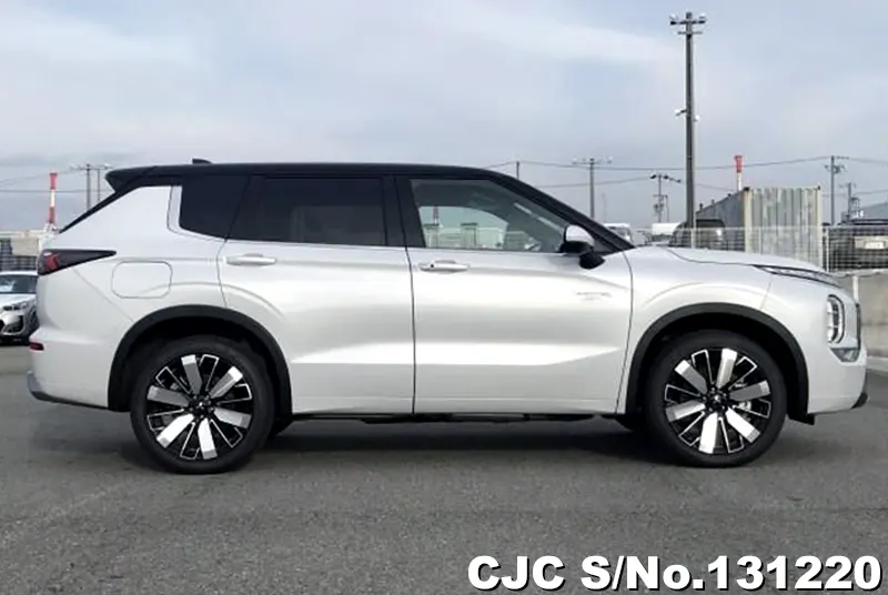 2025 Mitsubishi / Outlander Stock No. 131220