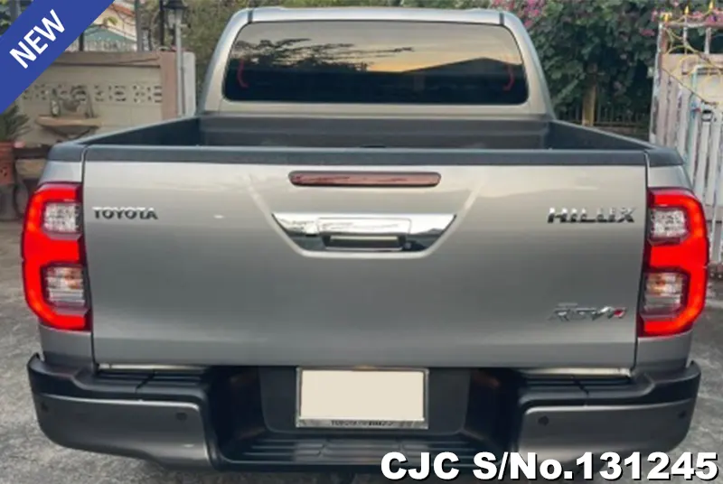 Toyota Hilux in Gray for Sale Image 5