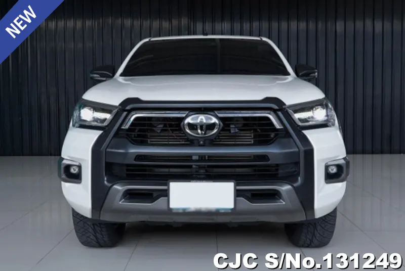 Toyota Hilux in White for Sale Image 2