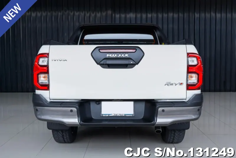 Toyota Hilux in White for Sale Image 3